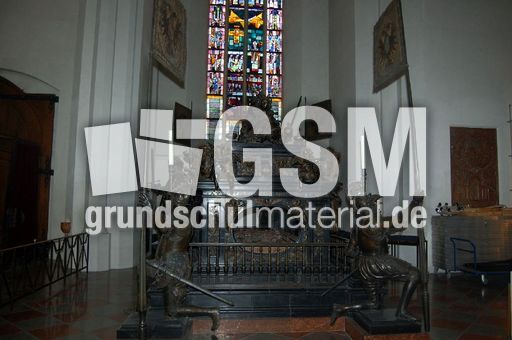 Kaiserkenotaph in der Frauenkirche_2.jpg